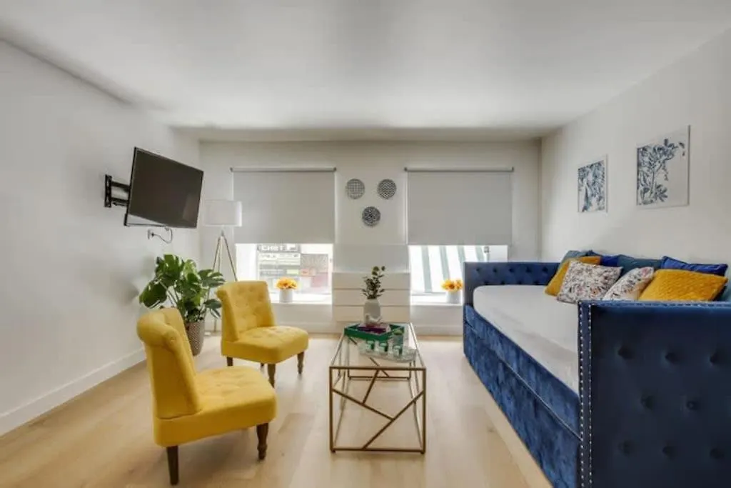 Modern French Studio Charm In The City Apartment *