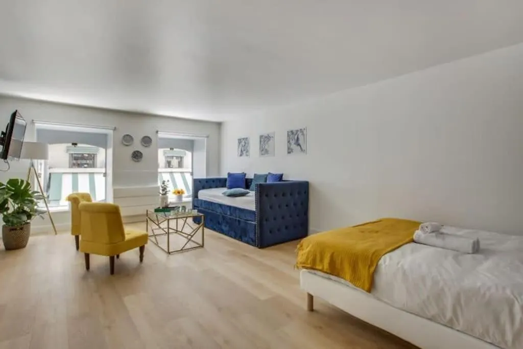 Modern French Studio Charm In The City 파리