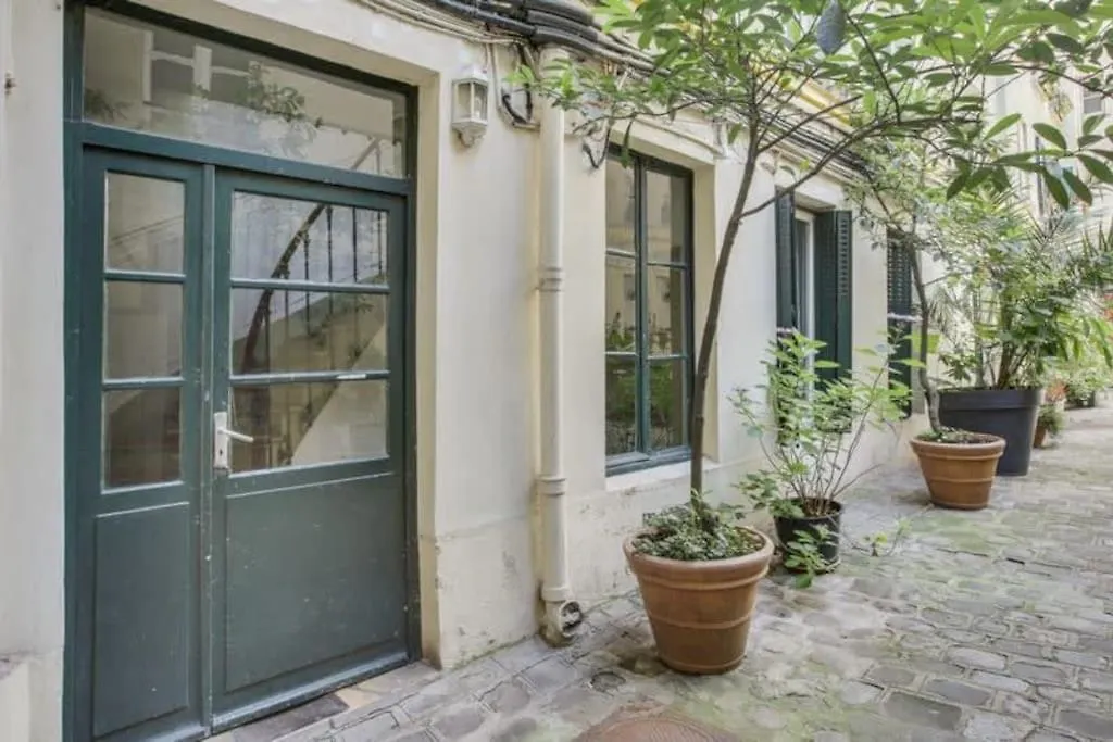 아파트 Modern French Studio Charm In The City *